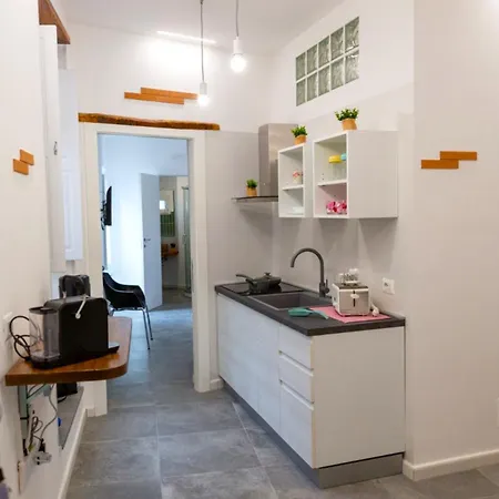 Vicolo Mari Guest house *
